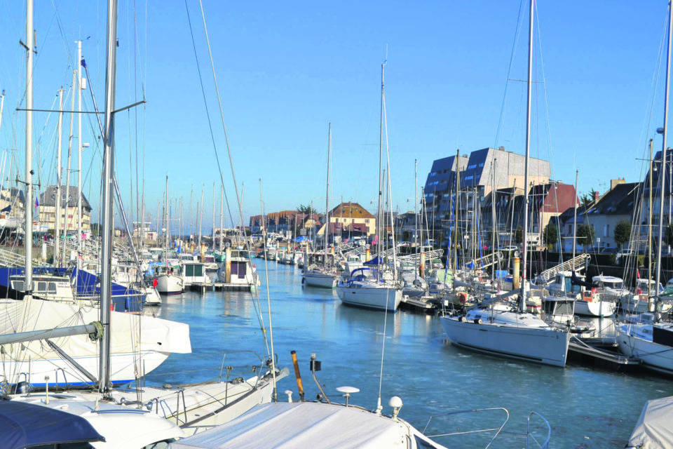 Le port de Courseulles-sur-Mer, point de départ des sorties de pêche en mer sur la Côte de Nacre